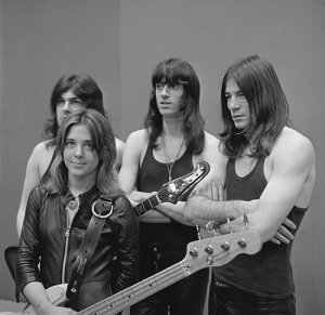 Suzi Quatro and her supporting band on TopPop, 1973.