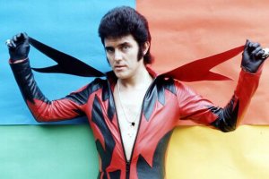  Glam rock star Alvin Stardust http://www.youtube.com/watch?v=6kXQ99xcvwY