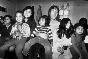 9  1971 John Lennon & Friends 1971 Let's Have a Party /Syracuse, NY