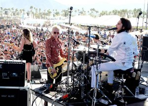   ,       Wolf Alice           Coachella Valley 2016,  1,  Empire Polo Club, 17  2016   , .