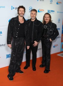 ( )  ,       Take That   Capital's Jingle Bell Ball 2023   O2 10  2023   , .