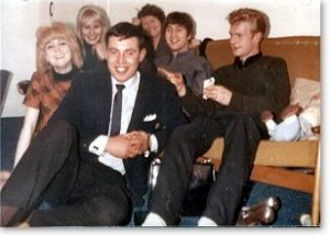  The Beatles Christmas Show (1963-1964)