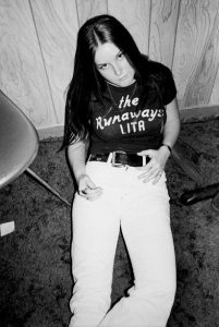 ���������� ������ Runaways ���� ���� � �������� � Starwood, �������� ��������, ����������, 13 �������� 1976 ����.