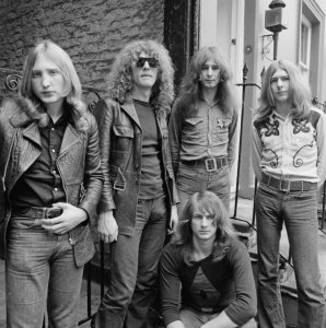  - Mott the Hoople, , 5  1971 .  :    (1948 - 2016),   ,    ,    ()    