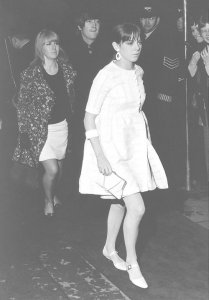 24 ����� 1966 �. The Beatles c ����� ������������ �� �������� ������ Alfie