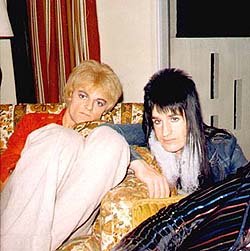     , , 9  1950 .              ,      HUNKY DORY (1971).             ,     -       Chicago Star Blues Band .      ,   Jelly Roll  Flesh .  1968     Ronno    .   1960-        ,  Lulu.       ,    .