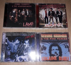https://ru.wikipedia.org/wiki/Johnny_Thunders_%26_The_Heartbreakers