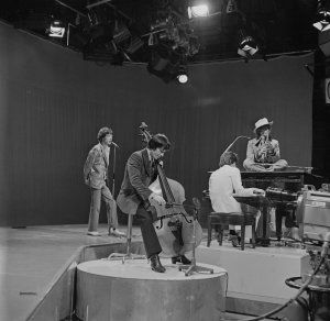 25  1967  -  Top Of The Pops, , Lime Grove Studios.      Ruby Tuesday.