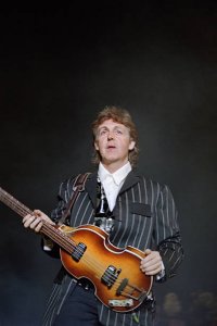    13  1993     ,   Accor Arena,  . 