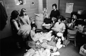 1963.10.04  London. 13 Monmouth Street. NEMS press office (   )