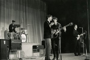 1963.11.04 � London. Prince of Wales Theatre. 