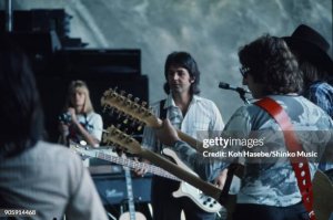  Wings  Sydney Myer Music Bowl, 13  1975 , , .  ,  ,  . 