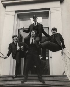 1963.03.05 - London. Front steps of EMI Abbey Road Studios