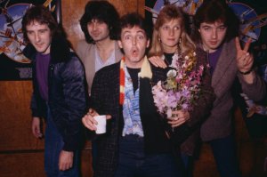        Wings,    Royal Court Theatre             Back To The Egg   1979 . ( ) -     (19442023),    ,     ,      (19411998),   . 