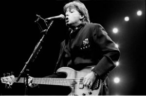      CA Los Angeles Forum , - ,  ( , 27  1989 .).