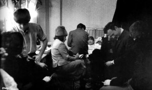 The Beatles � ������ ������� �� �������� � Finsbury Park Astoria �� Beatles Christmas Show, ������� 1963 �. ���� ������ �������