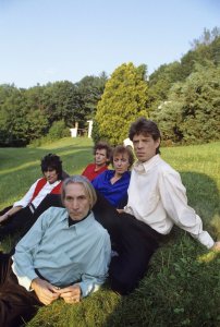 ...1990-� ���� ����� ����� � ������ ������������ �� �������, � ���� Rolling Stones � ����������� ��������� ����� ��� ����� ��������. ������� ����� ����������� ������������, ������ ���� �� ���� � �������, ������� ����� � New York Times ���������������� ��������������, ��� ������������ � ��������� ���������� � ������������ ���������. �� �������� �����, ������� ��������� �� �������, ���������� ������� � ������, ����� �������������, ��� ������ ��-�������� ��������� ����������, ����� � ��������� ������ �� �����������.