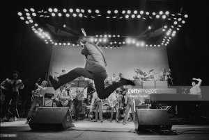 Rockestra � ��� ����������� ��� ������������ ���� ���������, ���������� ��� ������� �� �������� ���������� �������. ������ ���������� ������ ����� ������ ������� ���������. ������������� ��� �������� ���� ���� ������ ��������� ���-�����, ��������� ��������� ��� ���������� ������� Wings, Back to the Egg, ��������� � 1979 ���� . �����������, � ������ ������� ������� Wings, ���� ��� ����� � ���� ����� �� Led Zeppelin, ����� ������ �� Pink Floyd, ����� ���� �� The Faces, ����� ����� � ��� �������� �� The Who, � ����� ���� ������ �� The Shadows, �������� ��� ���������� ���������: ���������������� � Rockestra Theme � � � So Glad to See You Here �.