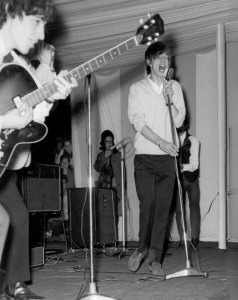 7 ������� 1964 ���� - �4-� ������������ ��������� ����� � ����� � �Athletic Grounds� (�������, ������).