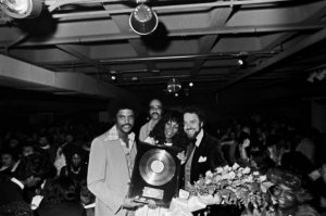 ����� ������ �������� ������� ���� �� ������  Love to Love You Baby  4 ������� 1975 ����.