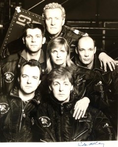 �� ����� ������� (@chriswhittenmusic) � ���������� � ����� � Instagram � ������ 1990 ����, �� �������� ����� ������. ���� ������ ������� ����� ���������, ��� �� �����������, � � ��������� ����� �� ������ ������ �������. ��� ��� �������� �� ������ ������������� ����������, � �������� ��� ��������������� ��������, ��� ������ ������, � ������� � �����-���� ����������. �����, �����, ����, ����� � ���. ��� ����� ���� �����, ����� � �� ��� ������������� ��������.