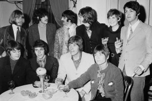 17 ������ 1968:  �����-���� � ������� ��������� ������� ������ ��������� Around Grapefruit.