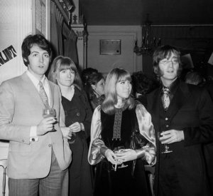 17 ������ 1968:  �����-���� � ������� ��������� ������� ������ ��������� Around Grapefruit.