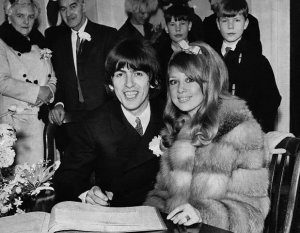 21 ������ 1966: ������ �������� ������� �� ����� ����.