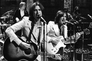 Kinks: Ray Davies and Dave Davies.
