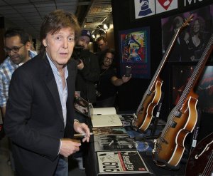 25 ������ 2014 ��������� ����������� ���������� ����� �� ������ ������� ����� GRAMMY Foundation.