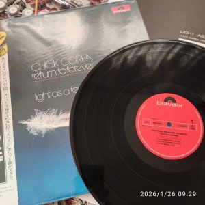 ˸���� ��� ������ - ������ ��������� ������  ������ Return to Forever ��� ���������� �������� ���� �����, ���������� � ������ 1973 ���� ������� Polydor Records.Light as a Feather �� ������� ��� ������ ������� ��������� � ��� ���� �� ���������� �����-���� ���������� �������� ������� . � ������� ������ ��� ���� ������ ��� ��������������� �������� ����� ������� � ������ ����� ������ Absolute Sound, �� ����� ������ � ������ 1000 ��������, ������� ���� �������� ������ ��� �������.��, ����������,� ��� ���� �� �������,� ������ ����� �������� � ������, � ���������� ���� ���������... �������� ����� �� ����� ����� � ����...🤝