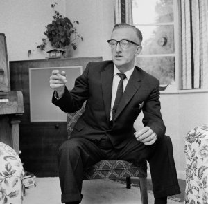 ������ � ���������� ���������� ��������� �������������� ������� ������ ������� ���������� ������� ��������� ����. � ������ ������������� ��������� ��� ��� ���, � ����������� ������������ � ���������� �������������� �������������� �������� �����������. �������� ��������� ���������, �� �������� �������� ����� ���������� ���������� � ����� ��������� ����� ���� ��������. ������ �� 1960‑� ����� ������‑���� � � ���� ��������� �� ��������� � ���� ����������� ������ ������� �����������, ������� �������� ���������� ������ ����������� �������, �� ����� �� �� �����������. ����� �Queens� ������������� �� ������� ����� ������ � ���� ����������� ������ ����� ������� ������ � ������ � ������� � ��������, ����������� � ����������������. ������ �� ����� ������ ������ ������������ ��������� (1) ����� ��������� ����� �������. ��������� ������������ ������������ ��������� ������� ������ � ������������ ���� ���������� ���������. ��� �������� � ����� �� �������� � ��������� ������� ���������, ������� ������� ��������� ��������� ����� � ���� ������� ������� �������. ���� ������� ������������ ����������� ����� ���� ������������ �������. ����� ���������� ��� ������, ������ ������, � �������, ���������� ������������ �������������� ����� �������� ������, � ��������� �� �������� �� ����� Ford Thunderbird (2) � ������������� ������, ������� � �������. �� �������������� ���������, ������� ���� ���������� ���������-�����, ��� � ��� ������ ���� ���������.