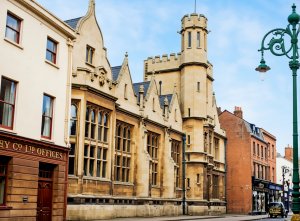 (7) ������������� ��� (semi‑detached house) � ���������������� � �������� ��� �����, �������������� ����� ������ ��� � ����� ����� ������ � �������� ���������. �������� ����������� ������ ���� � ������������ �������� (������ 1950‑�):