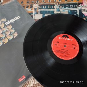 Alquin The Mountain queen 1973 Holland original. ���������� ����������� ������,�������� ������������ ���� - ���- ����������. ��� �� ������������� ������ ������ ( ����� � ��� ������ ���������), � ������ ���� ��� ������ ����������,����� ������ ������� � ����� ��������������� ���, � ���, ��� ���������,����� ������ �� ��������� ( ����� ������, �������� ���- ���,�� ������ �������� 70�,���� ������ �����)... �� � ������� ��� �������� ��������� ������ ���� �������� �������, �������� ��������� ���� � �������� ����������������� ��������� � �������� �������. ��� ��������� ������� �����������- ���� ���...��� ������ ������������ ( �� ����)...