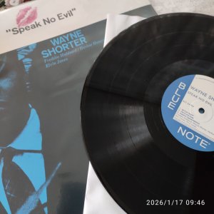 24 ������� 1964 ���� �� ������ ���� ��� ������� � Englewood Cliffs ��� ������� ������ ������ ��������� ������������ ����� ������� �Speak No Evil�, �������� ������� �Blue Note� � 1966 ����.������� ��� ������ ������������� ������������ ��� ���� ������ ������� ��������� � �������� �� ��� ���������� ������������ ����������. �� ������ �Speak No Evil� �� ������� ������ ������� ������ ����� �����, ���� � ������� �������������� ��� �������� �� ������ � �������� ������ ������, ո��� ������ � ��� ������, � ������� ������ �������� ������ �������...���� ���� ������������� �������� �������� �����, �� �������� ������� � �������������� ��������, ����������� � ��� ����������������, � ��� ��������������� ����� ����� �������( ��� ������������ ��������� ��������� �� �������� ������� ������ ������  In a silent way � Beaches Brew...) �������� � ���������� ������, �� � ��� �������� ������ ���� ��� ������� �������� �� ����������...