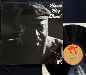 Basie Big Band, ������������ ���������� ������� 1975 ����, �������� �� �������� ������ Pablo, ����������� �������� ������� �������� ���������� ������ �����. � 1975 ���� RCA Records ��������� ����� �� ����������� � ������������ ������. 