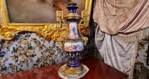 https://auction.ru/offer/vaza_sevr_sevre_1754_god_podpisnaja_camina_d_a_farfor_zolochenie_lite_bronza-i5541394758.html#1