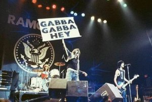 ����� Gabba Gabba � Pinhead � Ramones. 