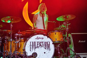 ���� ���� �� ������ Halestorm ��������� � Headliners Music Hall 27 ������ 2013 ���� � ���������, ���� ��������.