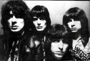 ��� ���� ���-�-���� � ����-��� ������, ������� ��������� � 1972 �� 1974 ��� . ��������������� ������ ARROWS.