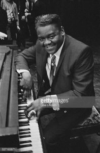 27 ����� 1967 ���� - ������������ ������� � �����-�������� ���� ������ � Saville Theatre.