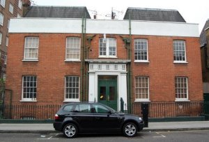 ������ ��� ������� ������� Sgt Pepper's Lonely Hearts Club Band ��������� � 4 Chelsea Manor Studios, 1-11 Flood-Street, �������� �� Road King � �����