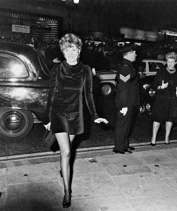    * Cilla Black at the premier of the film How I Won The War / 18 October 1967. 