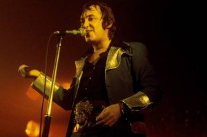 ��� ����, MUD, 1975