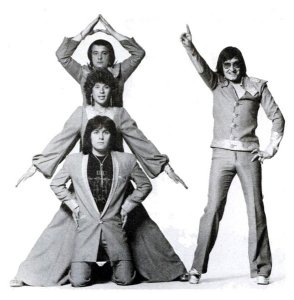 ��� ����, MUD