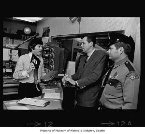 ��������� Capitol Records ��� �����, ��� ������� ������� ������, ���������� ����� ����� Beatles �� ����-����� KJR ���� �����. ����� �� ������ Apple, ������������� Beatles, ������ �����, �Get Back / Do Not Let Me Down�, ������� ������ ���� ������� 1 � ��� � U.K. ����� ������ 11 ������. ���� ���� �������.