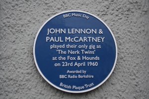 Nerk Twins ������: Fox And Hounds, ��������