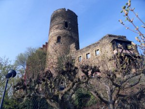 ������ ��������� ����� � 17 ���� � ����� �� ��������� ����������, ����� ��� ����ë� ������ � ����������� ����������� ������� ��������� �����, ������� ����������� ���������  ����� ,,��������� �����. ����� ��� ����������� ����� ���-���, ��� ��������� ���� ��������,������������� ����� � 20 ����, ��  ��� �� ����� ����������.