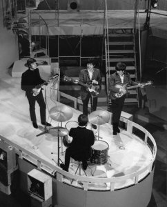 27 ������ 1964: ���������: Around The Beatles