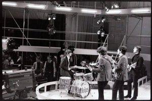 27 ������ 1964: ���������: Around The Beatles